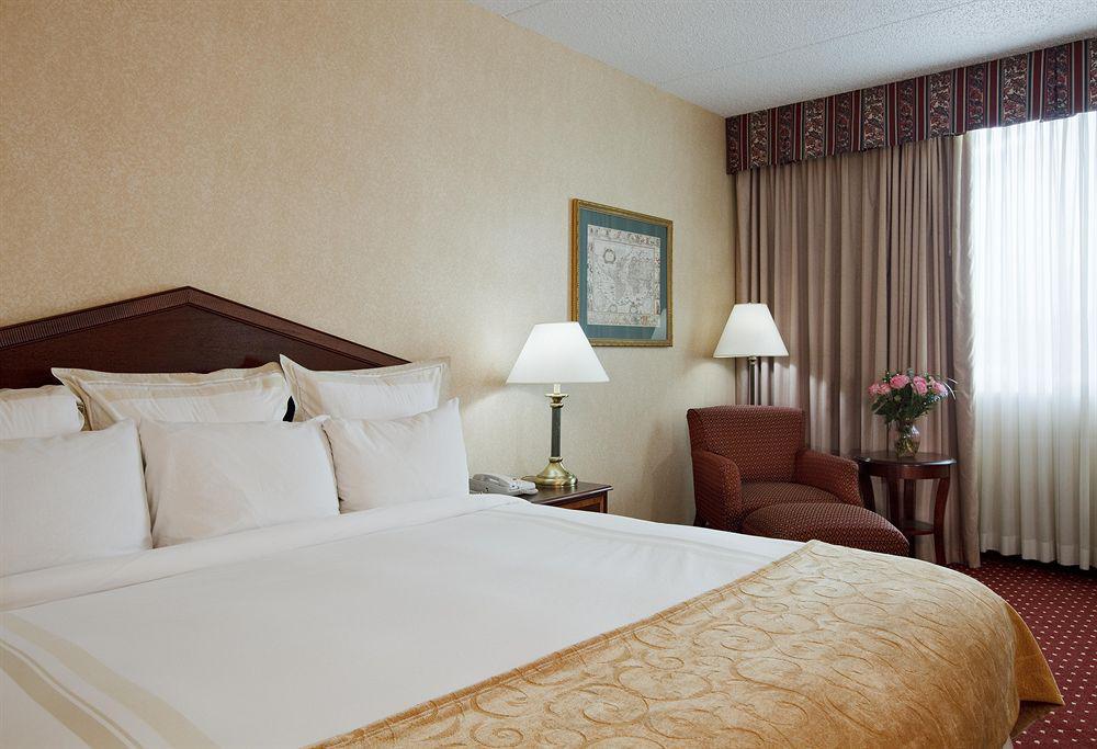 Chicago Marriott Northwest Hotel Хофман Истейтс Стая снимка